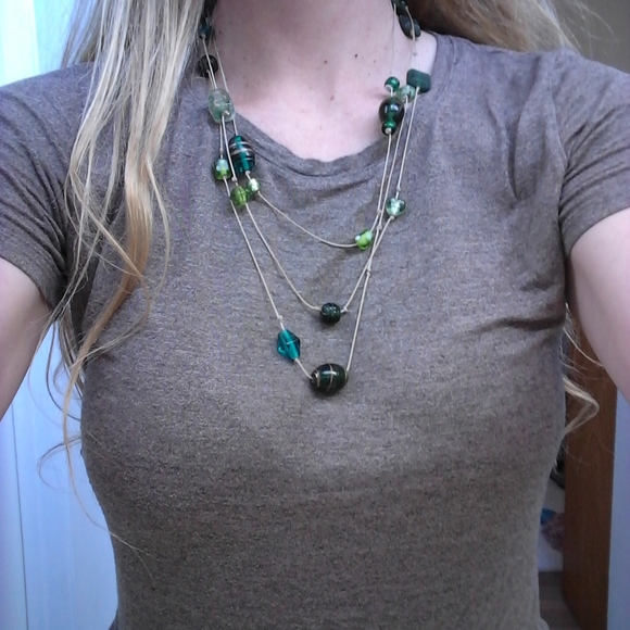 Hand-knotted Glass Bead Necklace - Picture 2 of 8